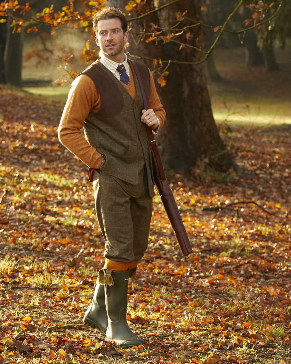 ALAN PAINE Combrook Mens Shooting Waistcoat - Teak - Image 7