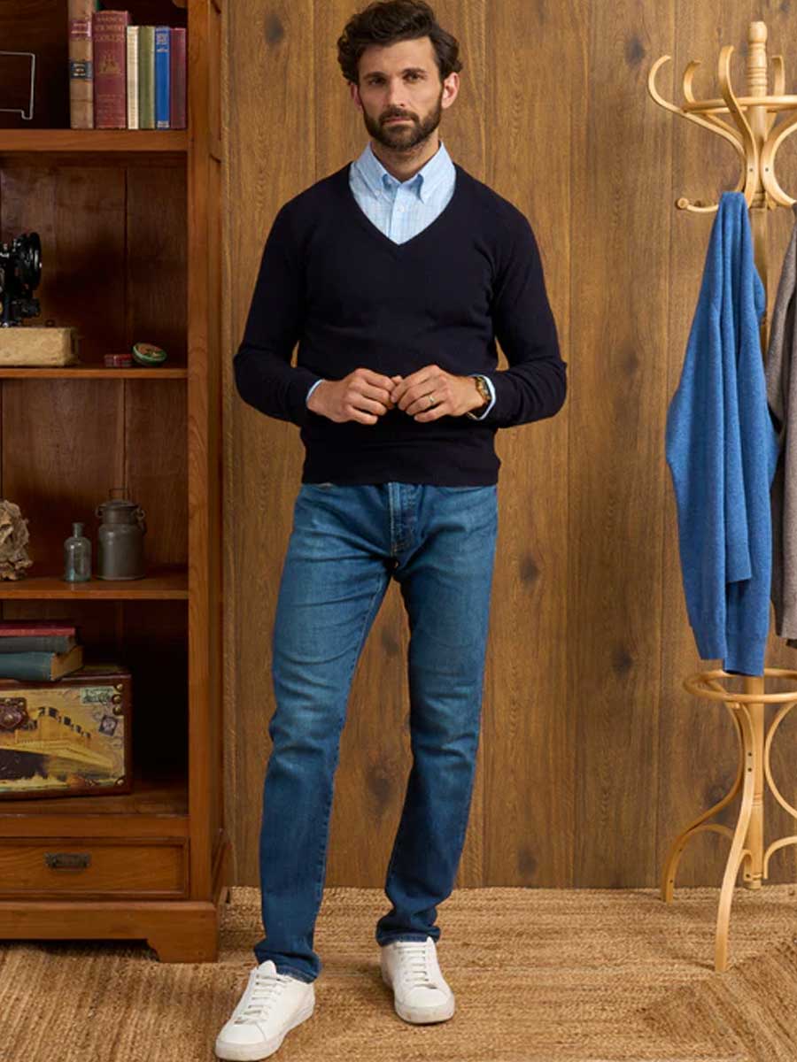 ALAN PAINE Hampshire V Neck Lambswool Classic Fit Jumper - Mens - Navy - Image 5