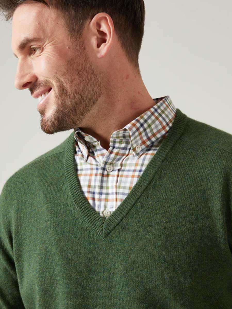 ALAN PAINE Hampshire V Neck Lambswool Classic Fit Jumper - Mens - Rosemary - Image 2