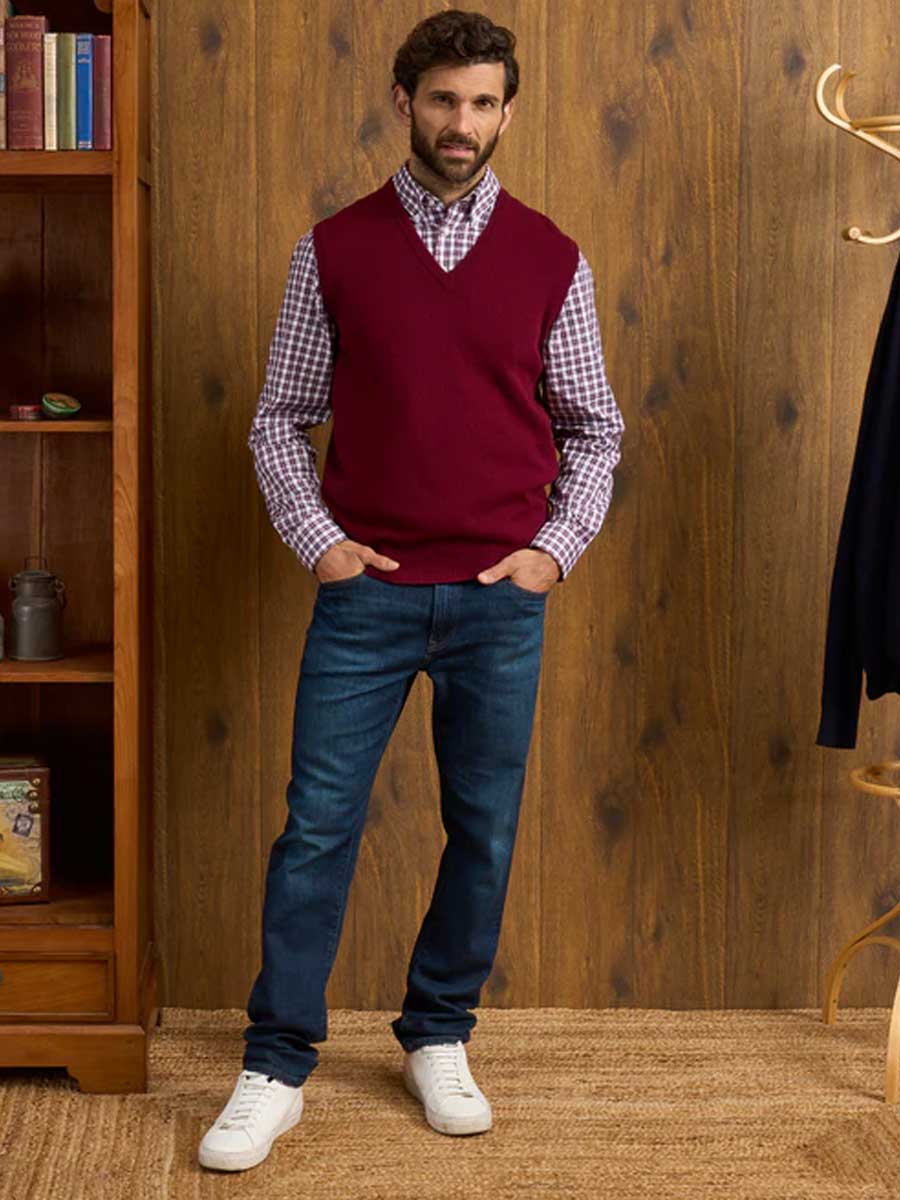 ALAN PAINE Norfolk Lambswool V-Neck Classic Fit Slipover - Mens - Bordeaux - Image 3