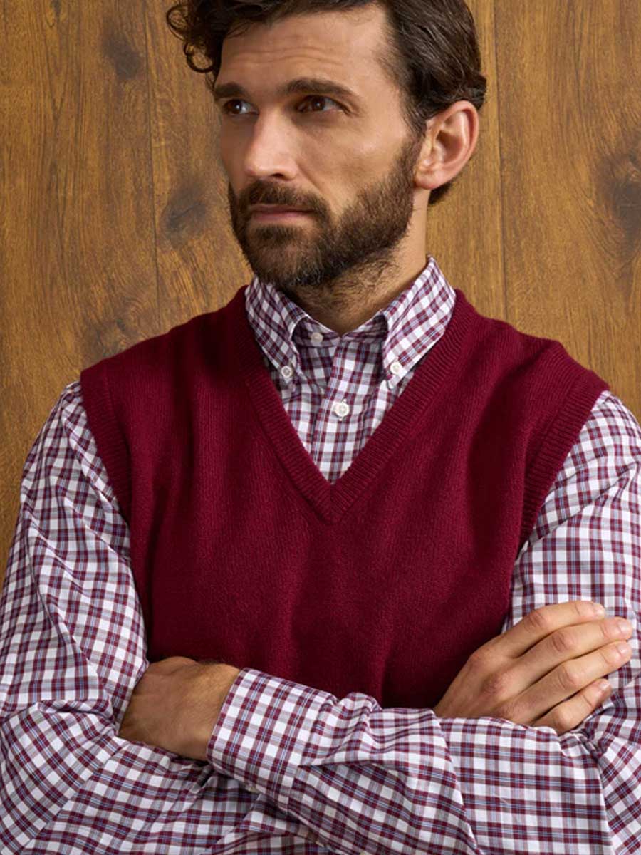 ALAN PAINE Norfolk Lambswool V-Neck Classic Fit Slipover - Mens - Bordeaux - Image 4