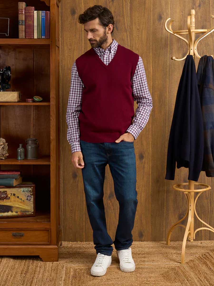 ALAN PAINE Norfolk Lambswool V-Neck Classic Fit Slipover - Mens - Bordeaux - Image 5