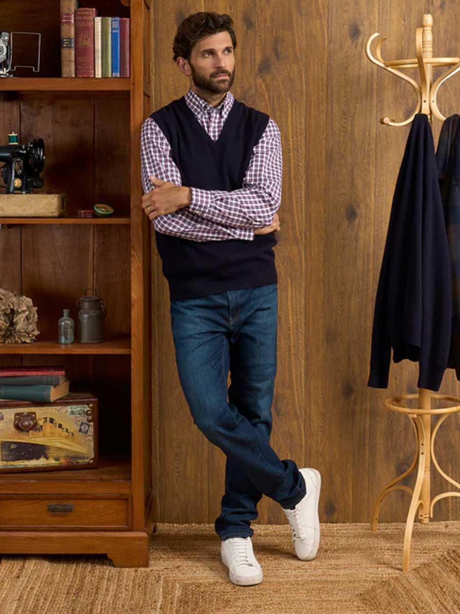 ALAN PAINE Norfolk Lambswool V-Neck Classic Fit Slipover - Mens - Navy - Image 3