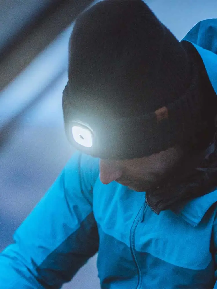 SEALSKINZ Hat - Waterproof Cold Weather LED Roll Cuff Beanie - Black - Image 2