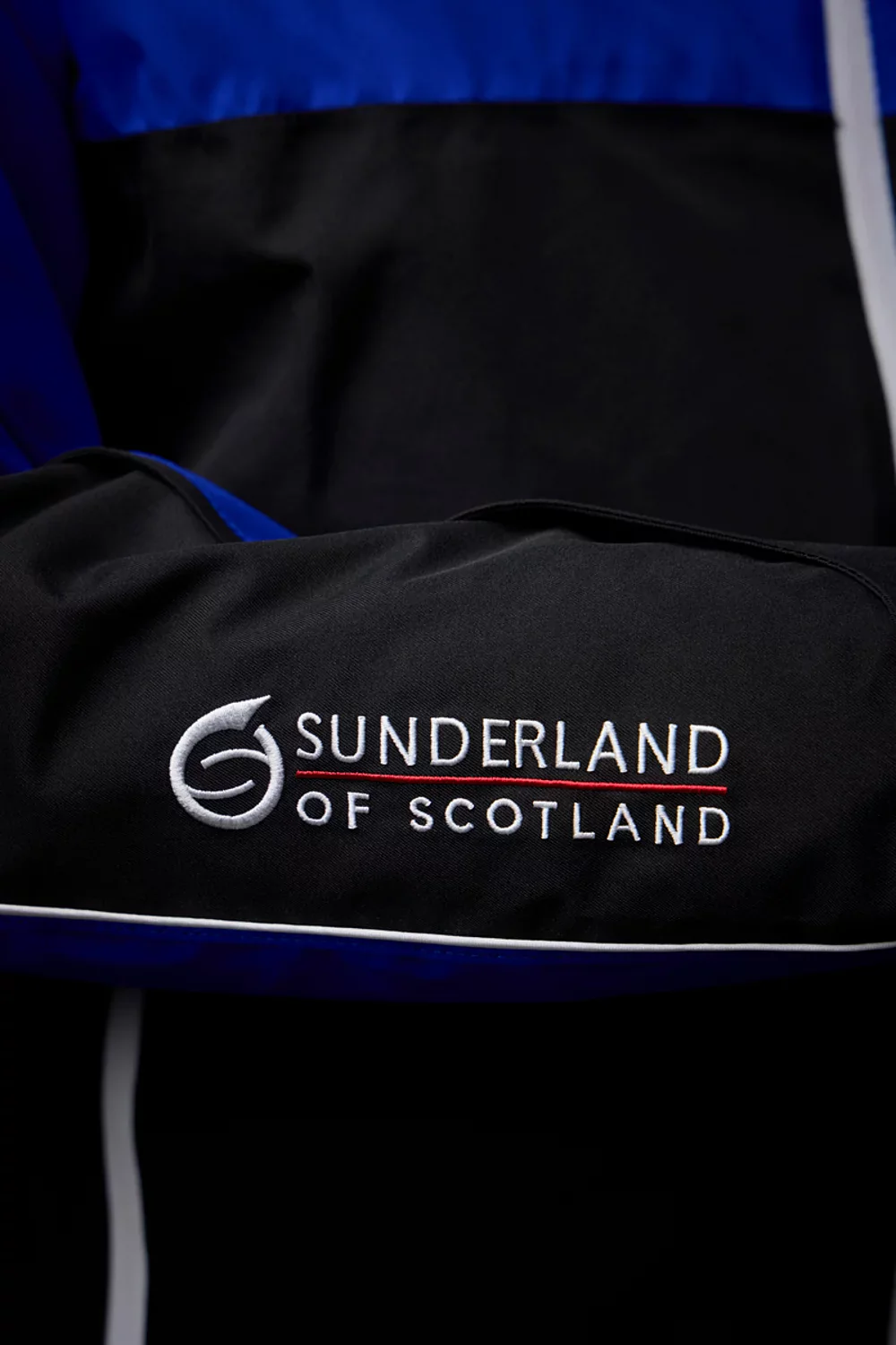 SUNDERLAND Matterhorn Men's Chest and Sleeve Panel Waterproof Golf Jacket - Men's - Mulberry / Navy / Silver - Image 3