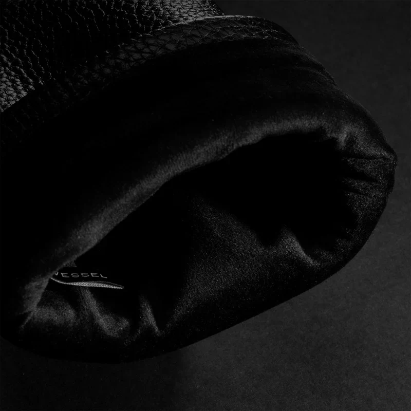 VESSEL Lux Carbon Embossé Driver Headcover – Carbon Black - Image 4