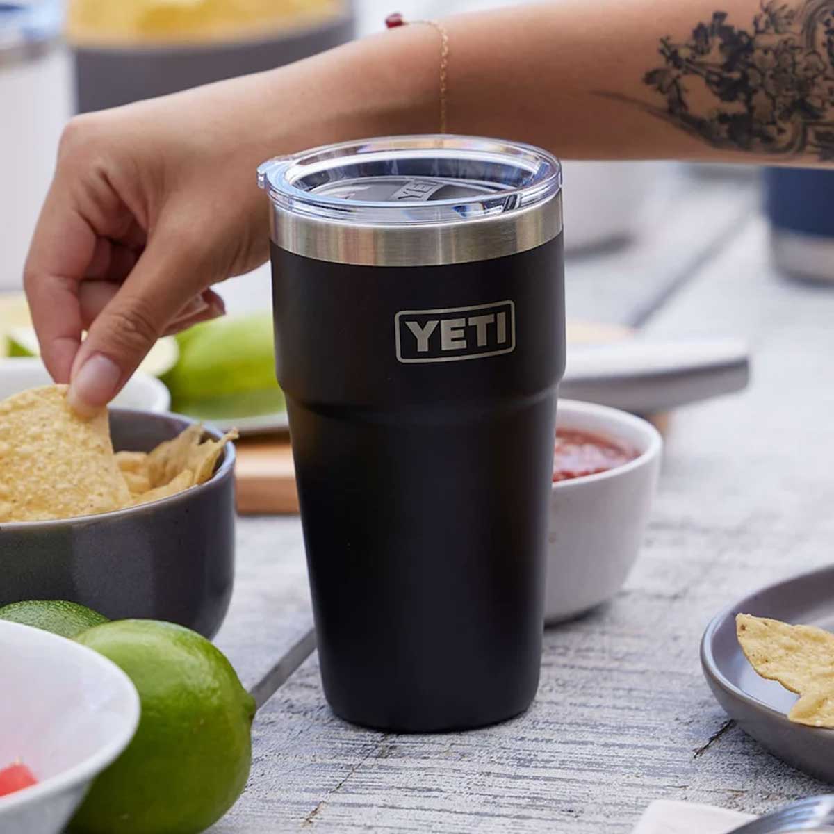 YETI Rambler 20 OZ (591ml) Stackable Cup With Magslider Lid - Black - Image 2