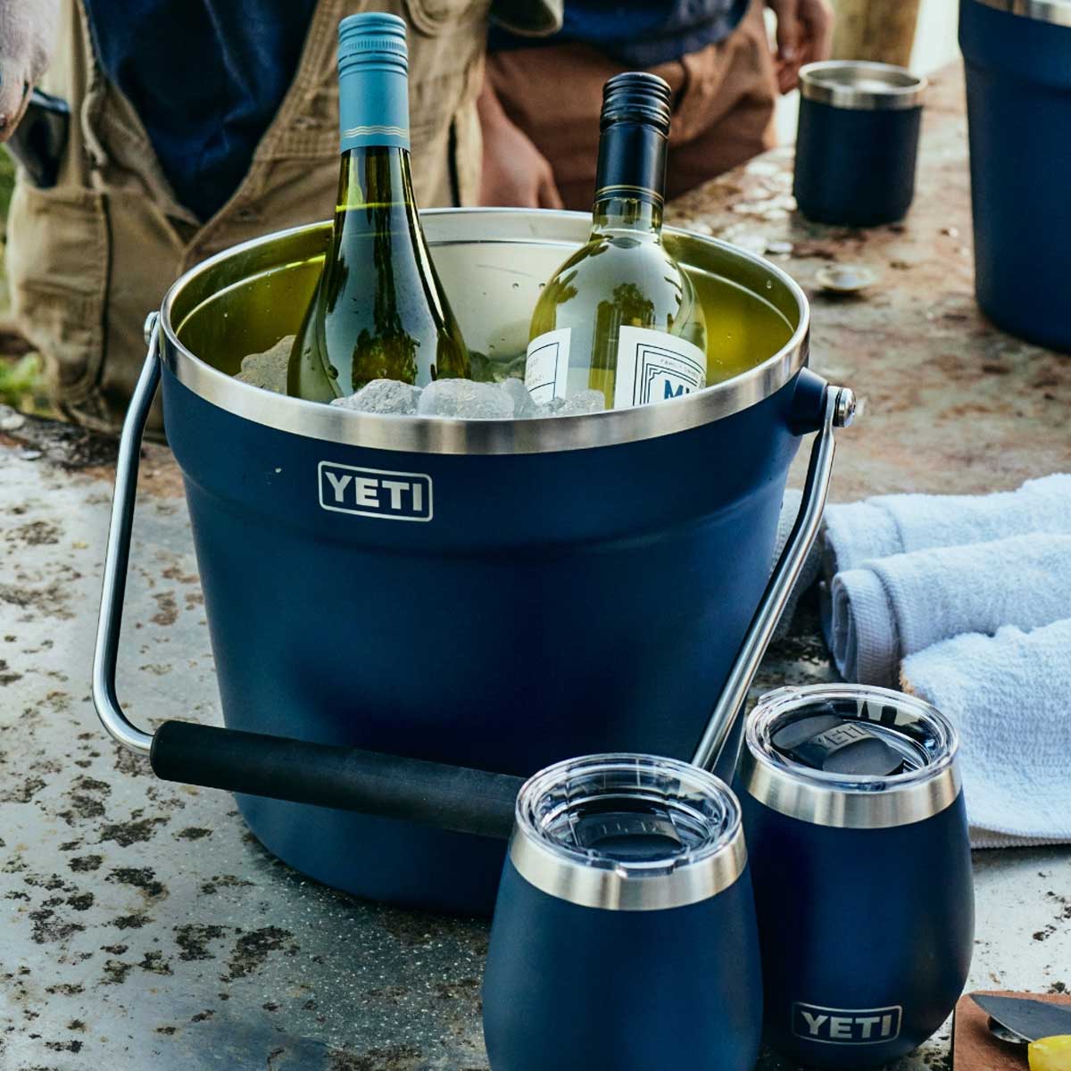 YETI Rambler 7.6L Beverage Bucket With Lid - Navy - Image 2